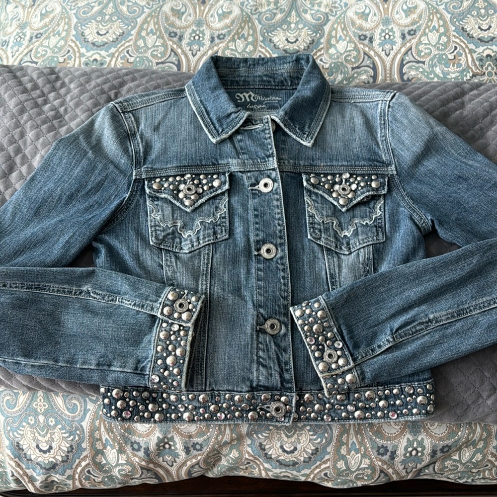 Miss Me classy lite wash Jean jacket Large with silver grommets and rhinestones